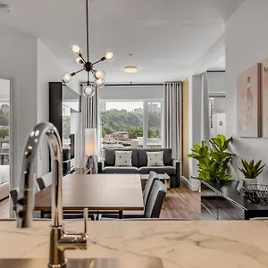 Initial / Spritz / Downtown Qc +stat Appartement