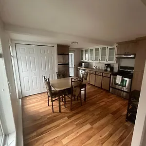 Dans Le Vieux Appartement