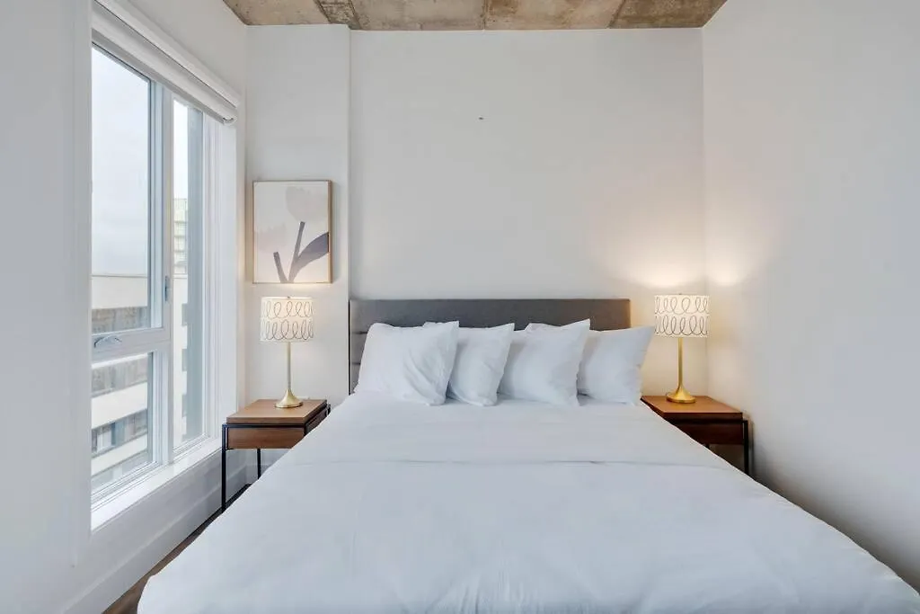 Initial / Fleuriste +Parking / Centre-Ville Qc Quebec City Apartment