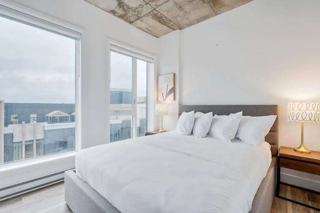 Initial / Fleuriste +Parking / Centre-Ville Qc Quebec City Apartment