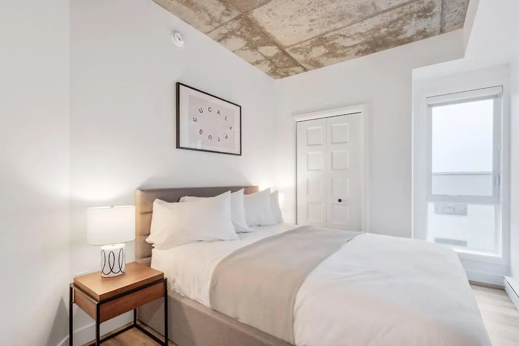 Initial / Fleuriste +Parking / Centre-Ville Qc Quebec City Apartment